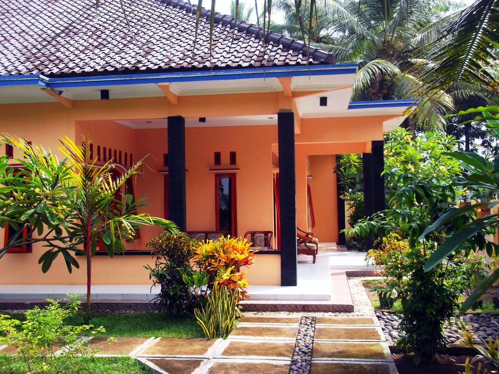 Ragha Homestay Batukaras Ngoại thất bức ảnh